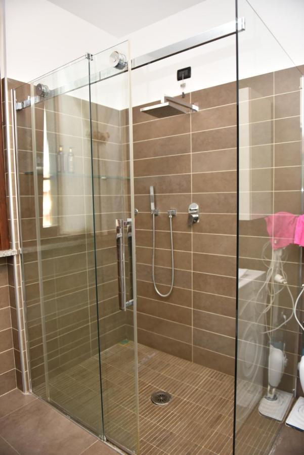 Design & Comfort A Romano Di L. โรมาโนดิลุมบาร์เดีย ภายนอก รูปภาพ